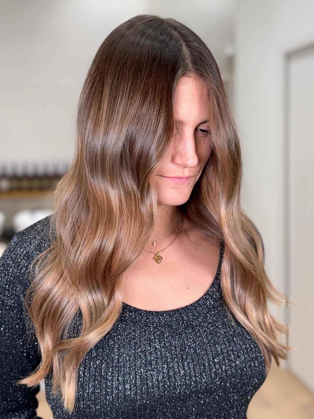 Balayage caramel sur mesure réalisé chez Maison Pimentel