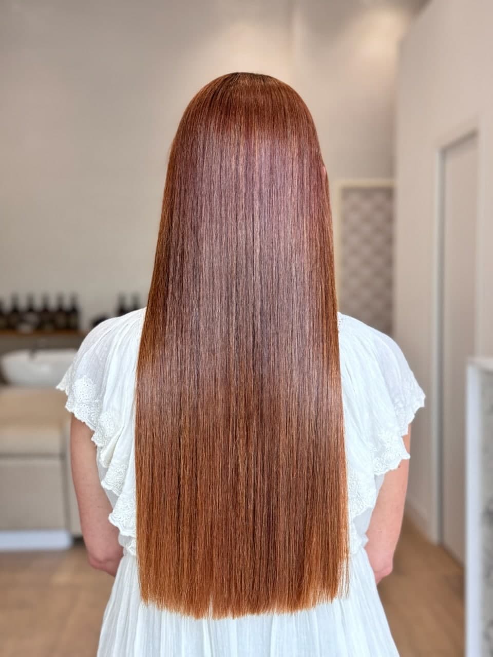 Cheveux souples et brillants après le soin lissant brésilien